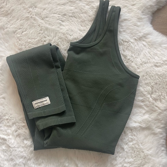 ✨Green Jumpsuit ✨ - Picture 6 of 9